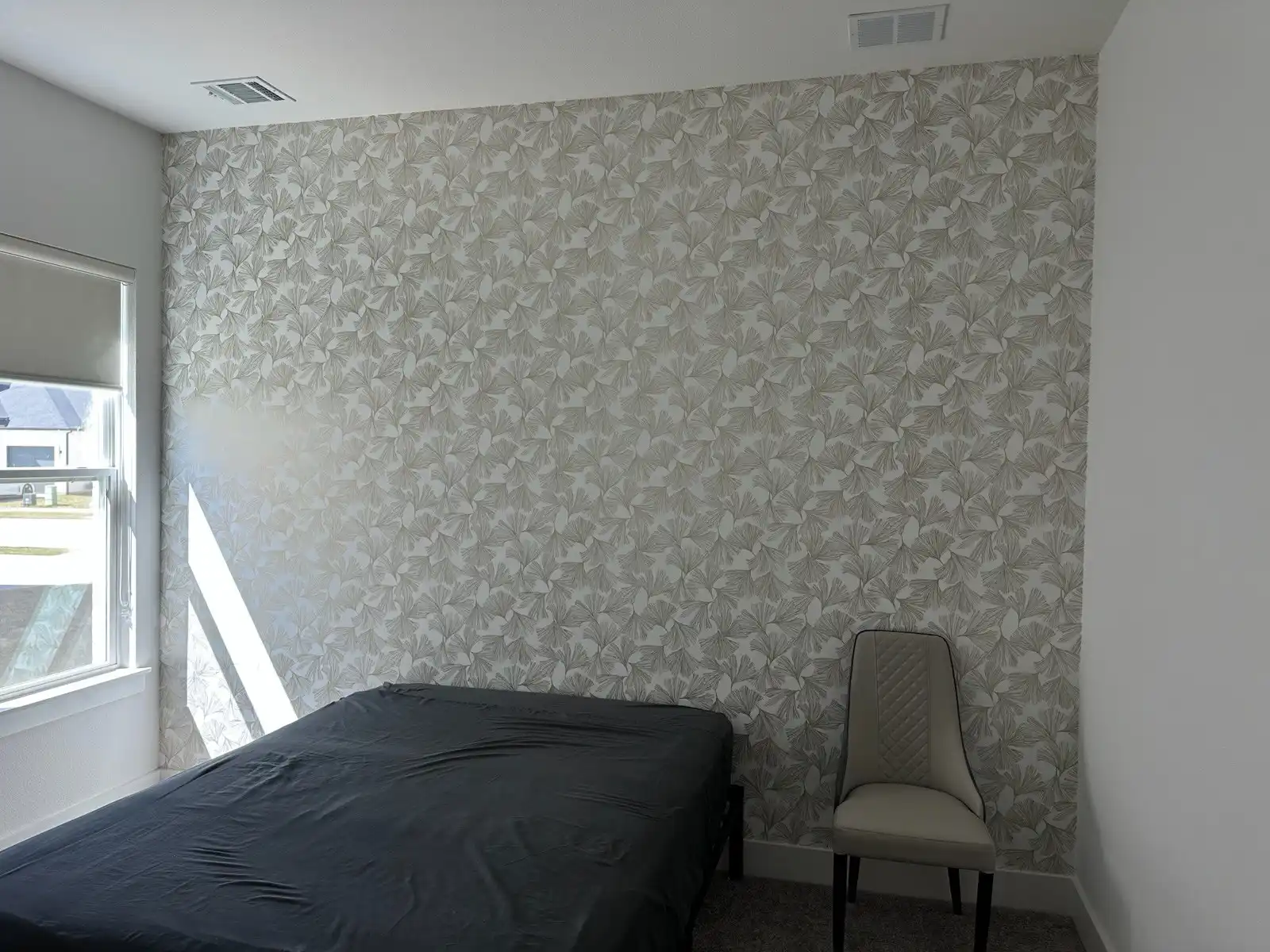 Wallpaper installation in Aurora